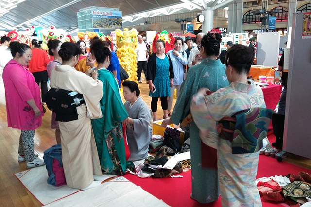 中部国際空港での着付け体験会