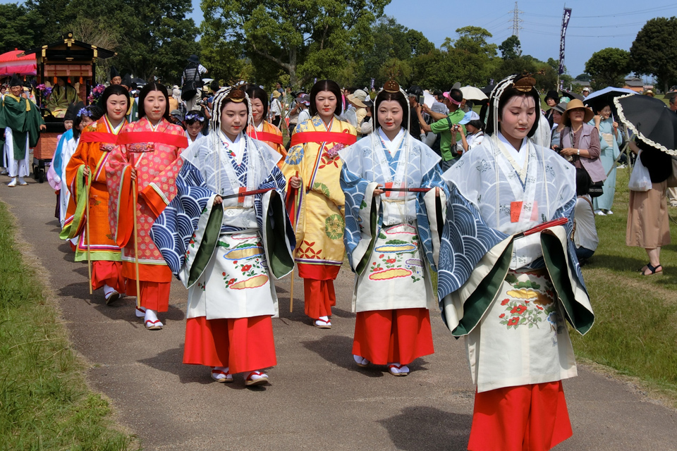 第36回斎王まつりを後援・衣裳協力