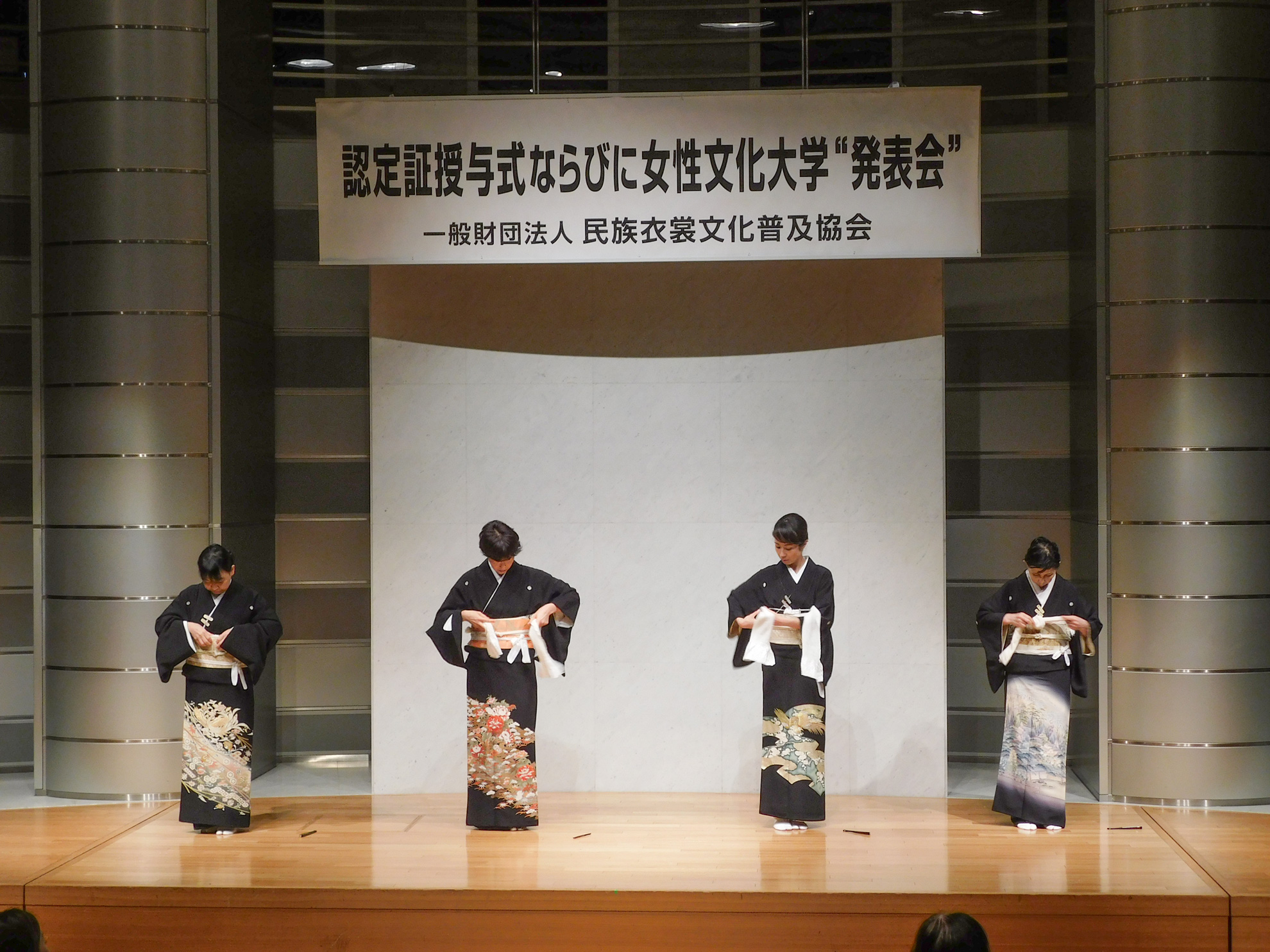 東京日本橋支部認定証授与式及び女性文化大学～発表会～