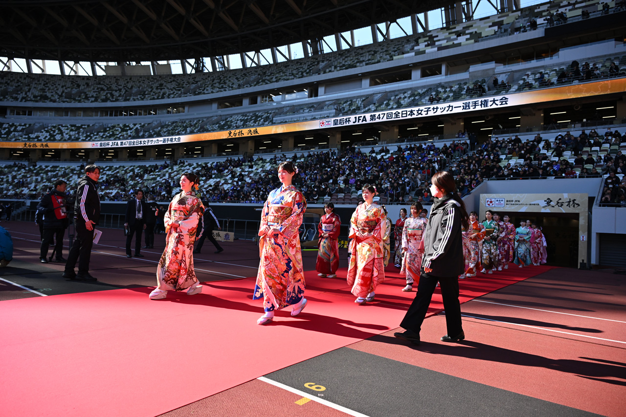皇后杯 JFA 第47回全日本女子サッカー選手権大会決勝 振袖でおもてなし協力！