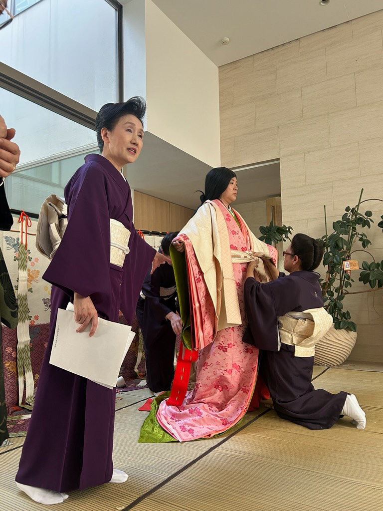 「着物」が世界平和の架け橋に。なでしこ会にて「十二単・束帯着装披露、華の舞・着物体験」！