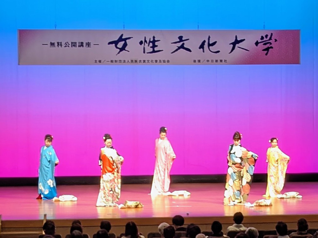 無料公開講座「女性文化大学・発表会」を岐阜で開催
