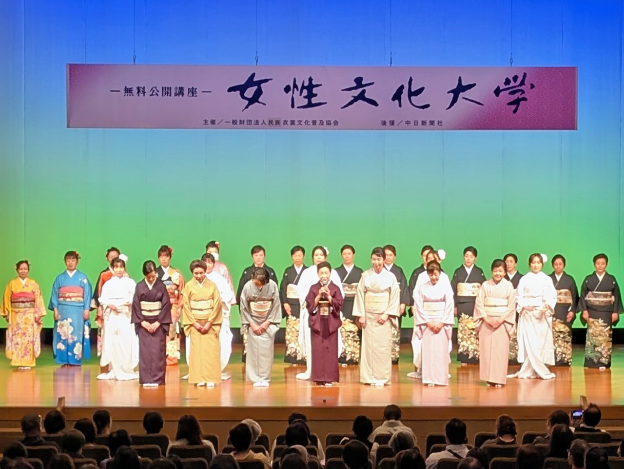 無料公開講座「女性文化大学・発表会」を岐阜で開催