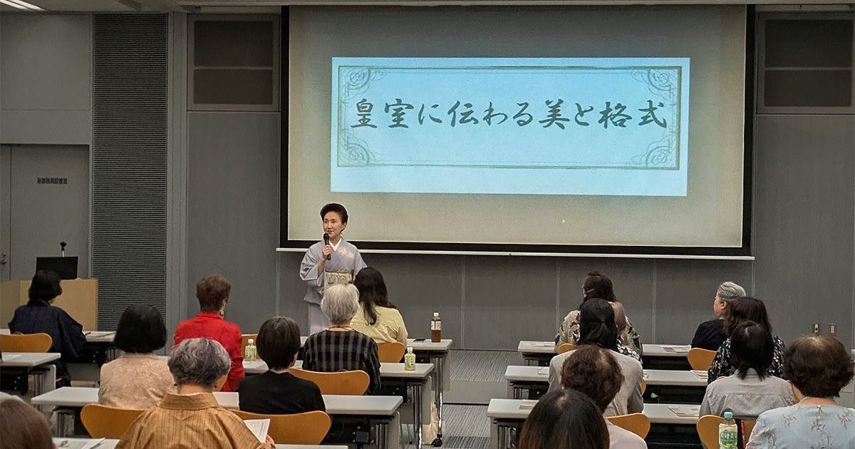 北國新聞文化センター共催　特別講座「十二単の世界を学ぶ」開催
