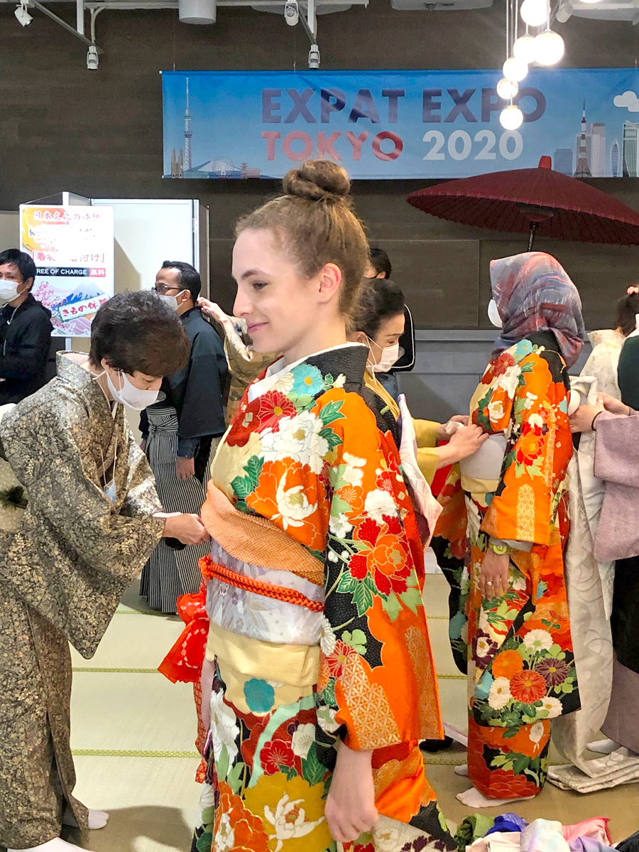 EXPAT EXPO TOKYO 2020《きもの試着体験に協力し、「きものインストラクター」生が活躍！》