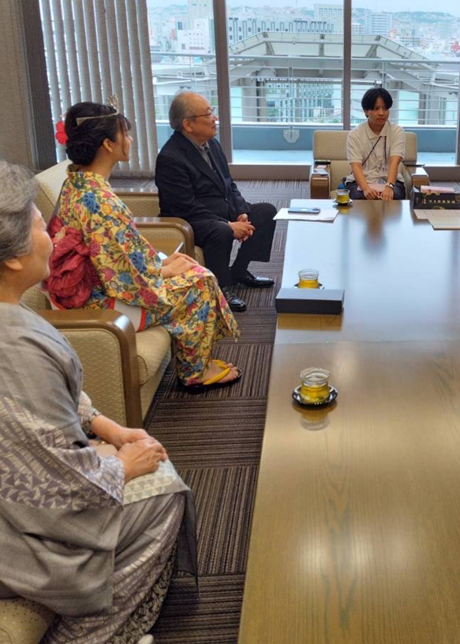 パードル理央クリスティーナさん 琉球新報社を訪問